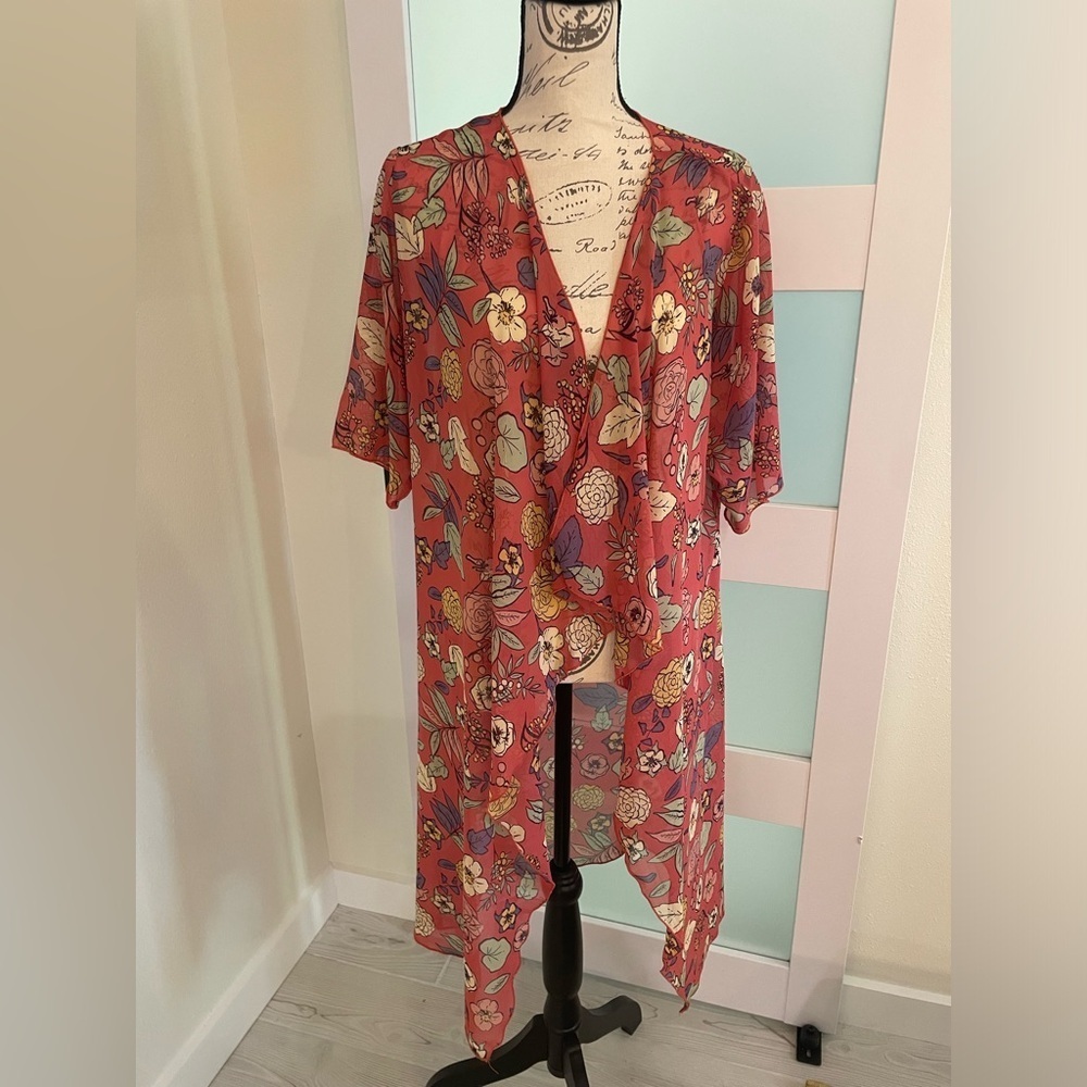 🧑🎄 LuluRoe Shirley Small Floral Roses Cream Green Pink Peach Purple flowers EUC